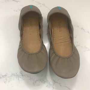 Tieks Nude Flats size 5